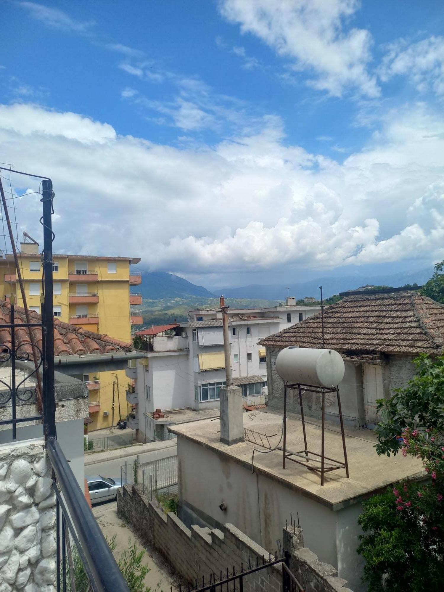 Aleko Guest House Gjirokaster Exterior photo