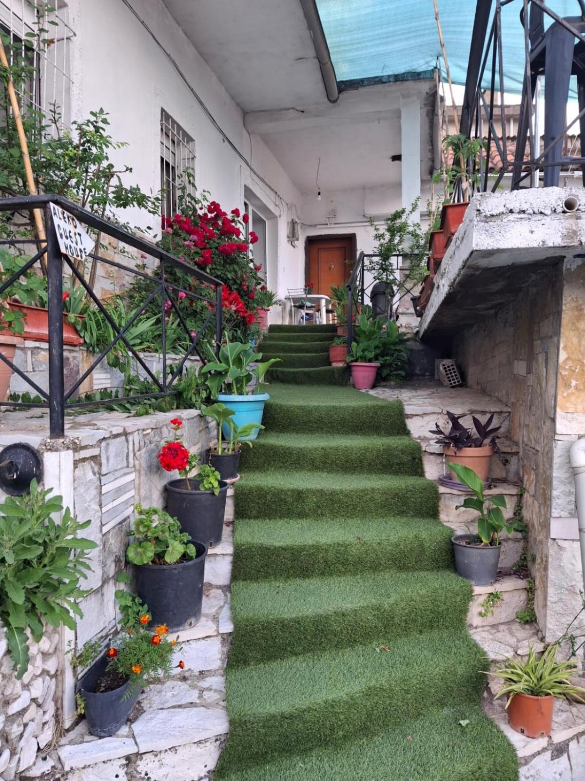 Aleko Guest House Gjirokaster Exterior photo